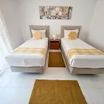 Rocha Candimar Sunflower Apartment