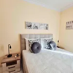 Rocha Candimar Sunflower Apartment